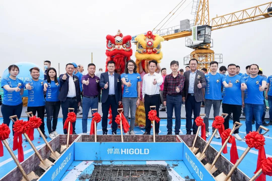 見證傳奇誕生時刻丨悍高集團星際總部大樓順利平頂